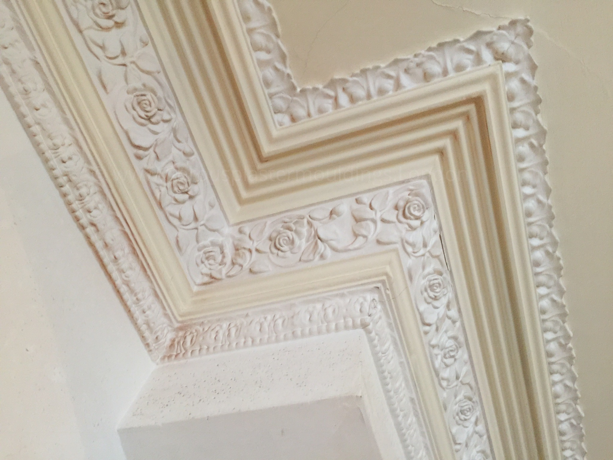 plaster cornice restoration - Cornice repairs in London by professionals